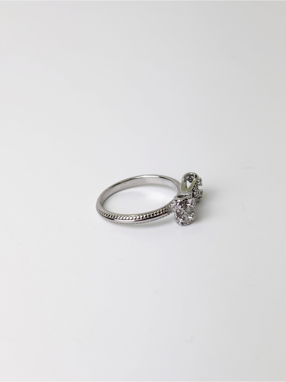 Elegant 925 Sterling Silver Studded Cubic Zirconia Bow Knot Ring - Picture 6 of 9